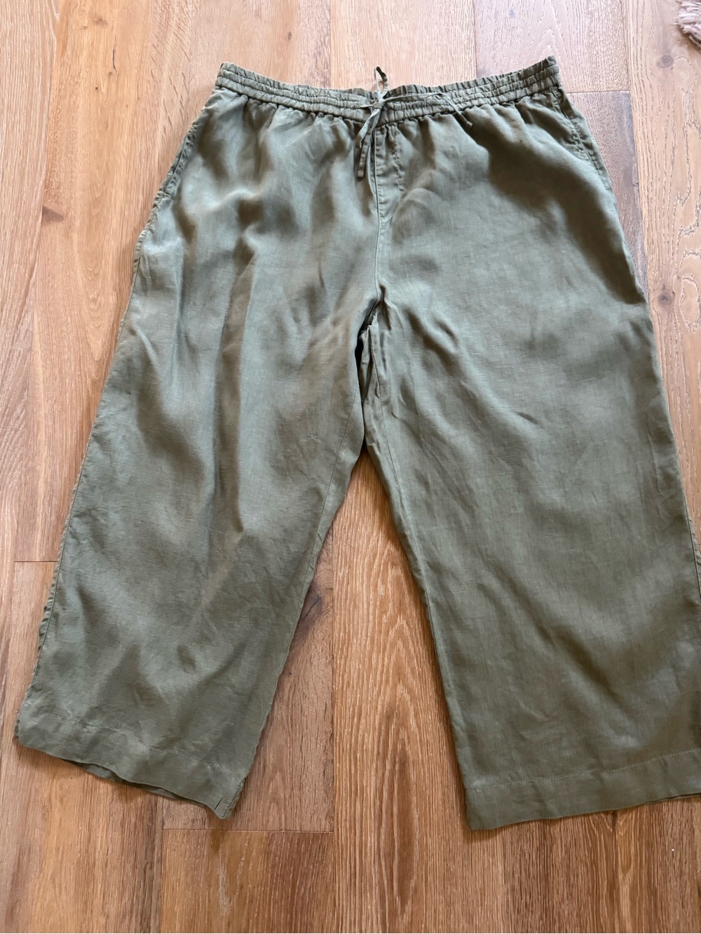 Tommy Bahama linen olive green, wide leg cropped pant, size XL
